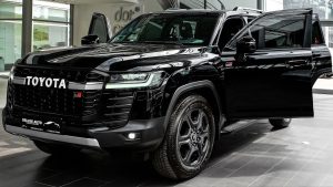 (ویدیو) دقایقی در کنار شاسی بلند لوکس تویوتا لندکروزر GR Sport 2023