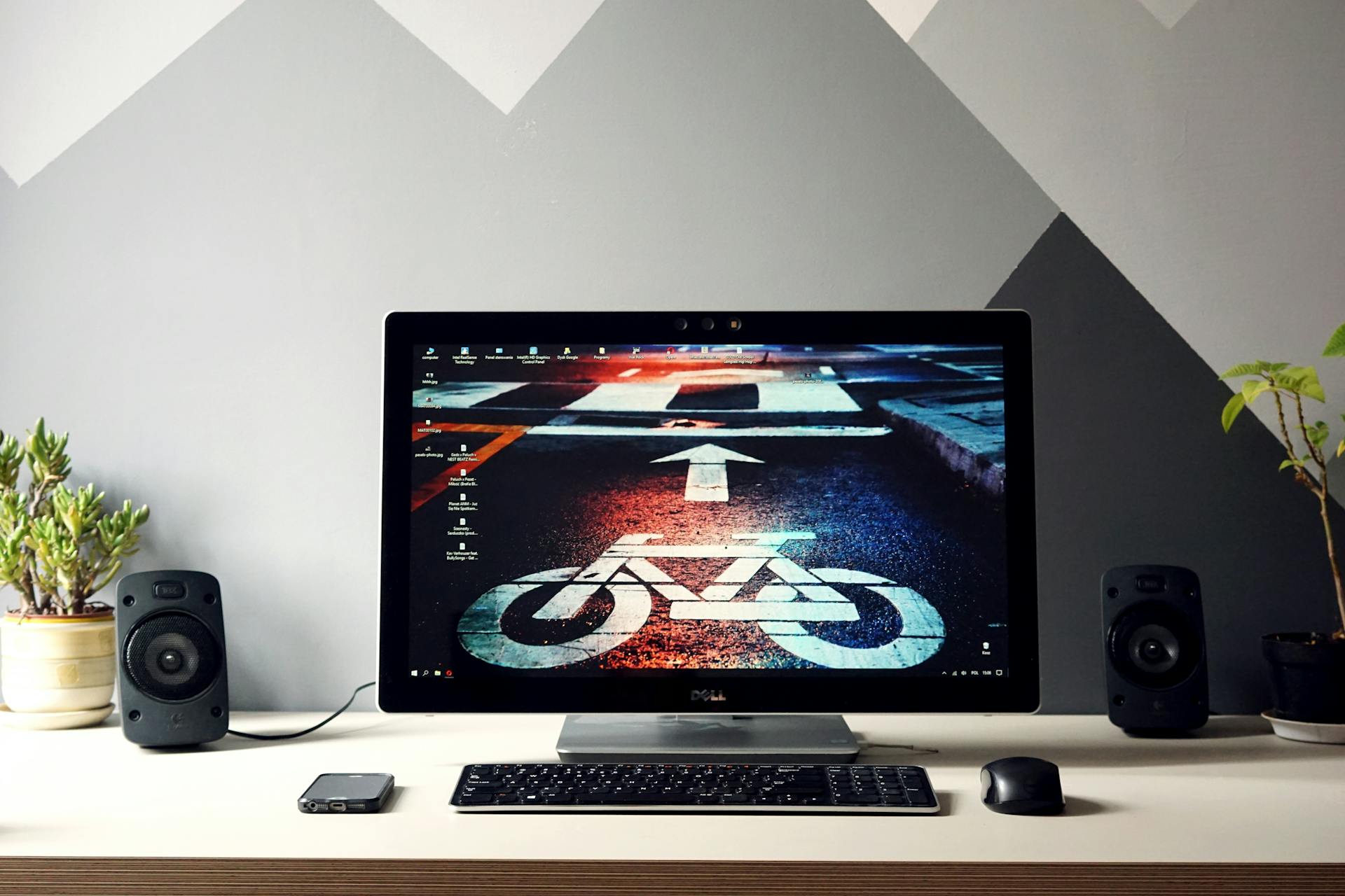 چرا خرید مانیتور استوک از برندهای معروف مثل Dell و HP بهتر از مانیتور نو اقتصادیه؟