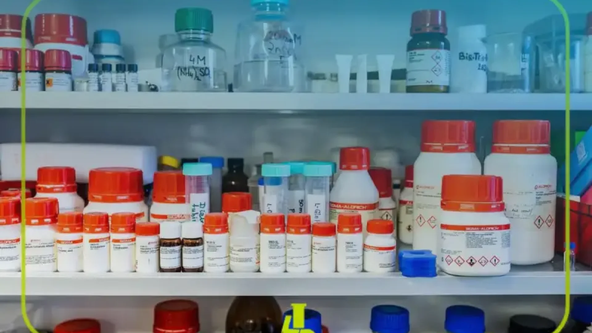 راهنمای کامل خرید مواد شیمیایی آزمایشگاهی و تجهیزات برای آزمایشگاهها راهنمای کامل خرید مواد شیمیایی آزمایشگاهی و تجهیزات برای آزمایشگاهها