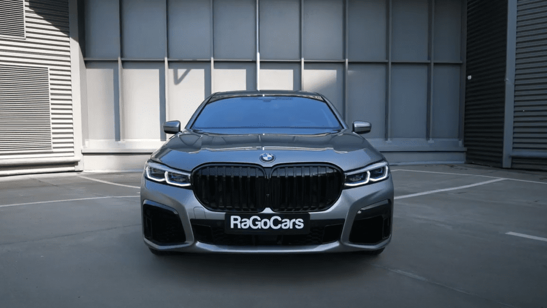 ویدیو | دقایقی با سدان افسانه‌ ای BMW 750i مدل 2022